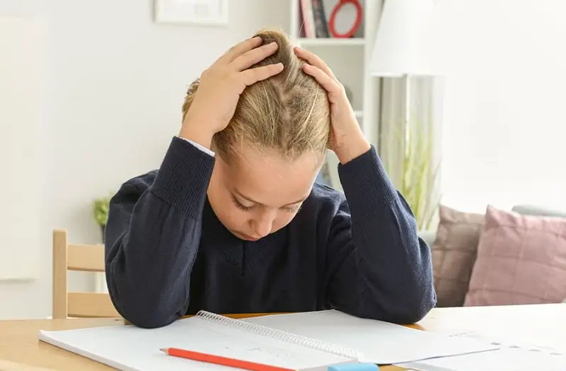 Online Çocuk Psikiyatrisi ve Okul Süreci: Ailelere Pratik Öneriler